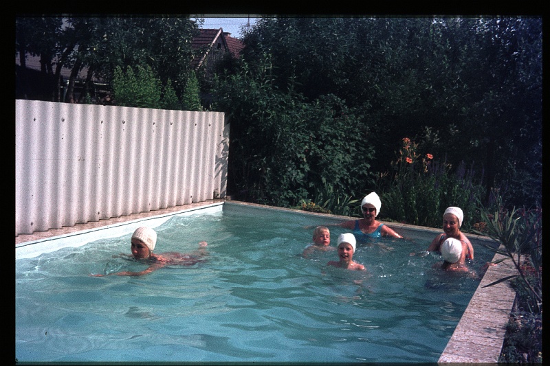 27.Regensburg jul 1971 Ilse,Mama,Brigitte,Marion,Peter.JPG